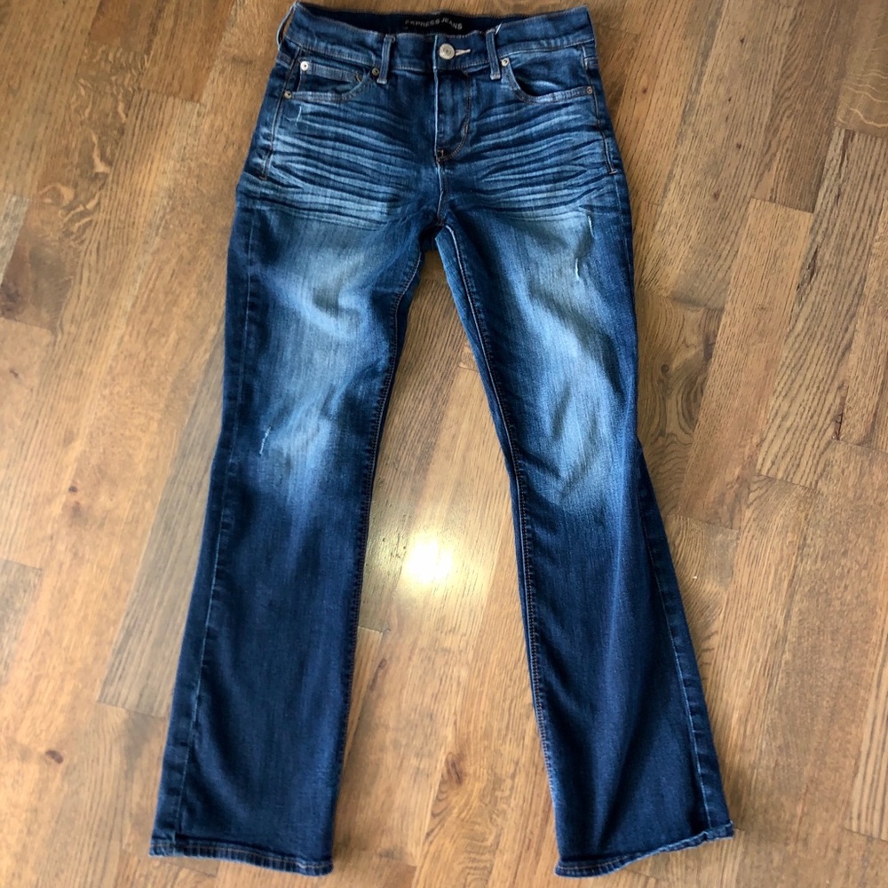 Mid-rise Barely Boot Jeans